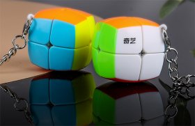 QiYi Bread 2x2x2 Stickerless Cube 35mm Keychain QiYi Bread 2x2x2 Stickerless Cube 35mm Keychain